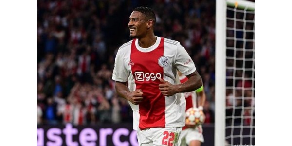 Sébastien Haller, el jugador más guapo del Ajax